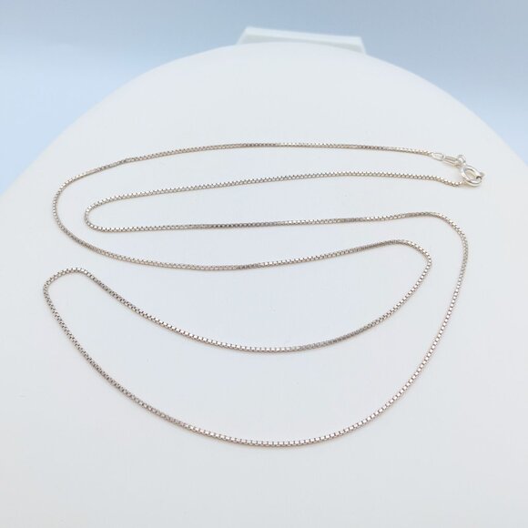 Italian 925 Sterling Silver Box Chain 22" Necklace - SIGNED - Picture 4 of 8